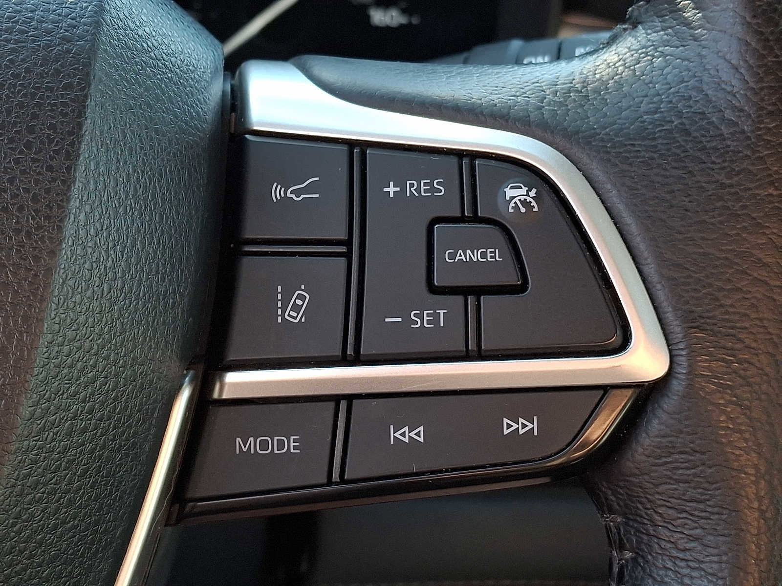 Used 2024 Toyota Sienna XLE w/ XLE Plus Package AWD/4WD image 19