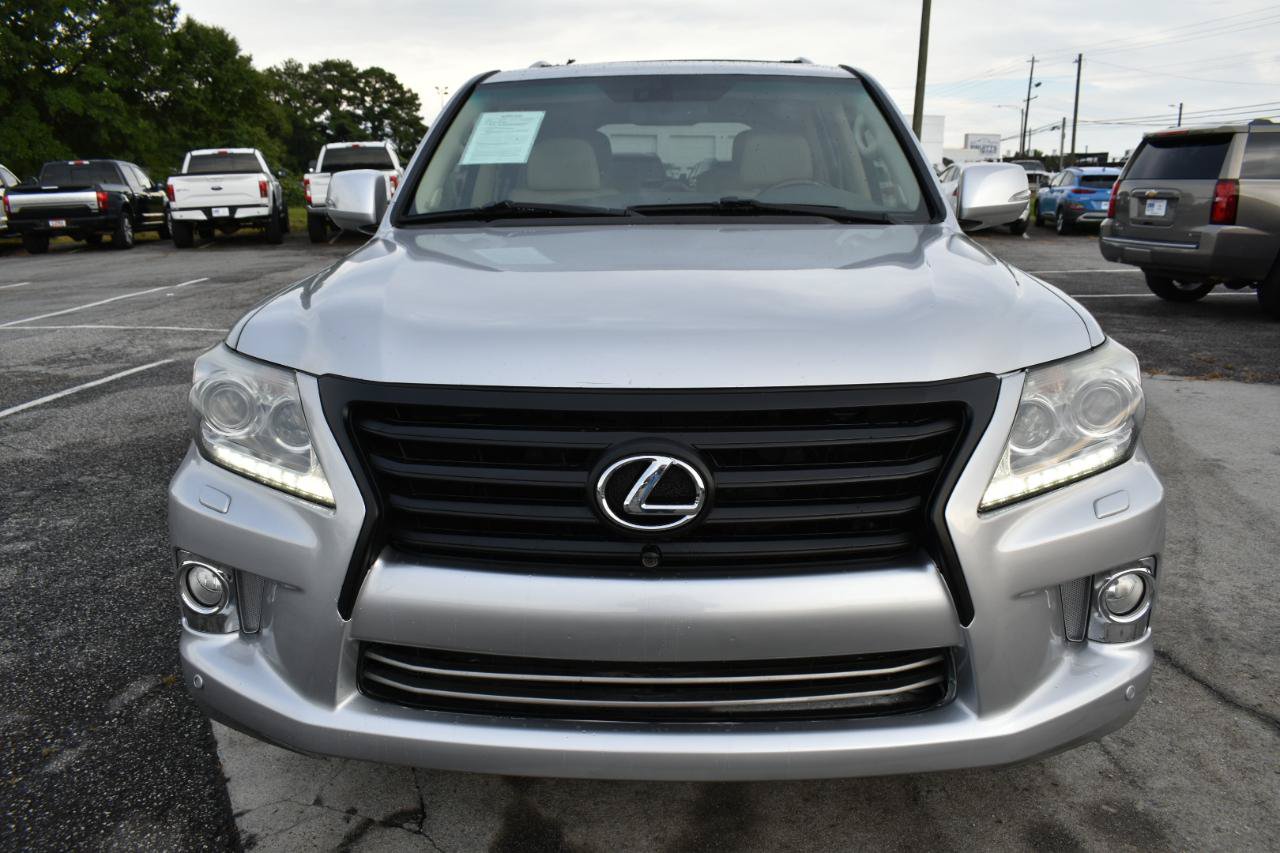 Used 2013 Lexus LX 570 4WD w/ Luxury Pkg image 3