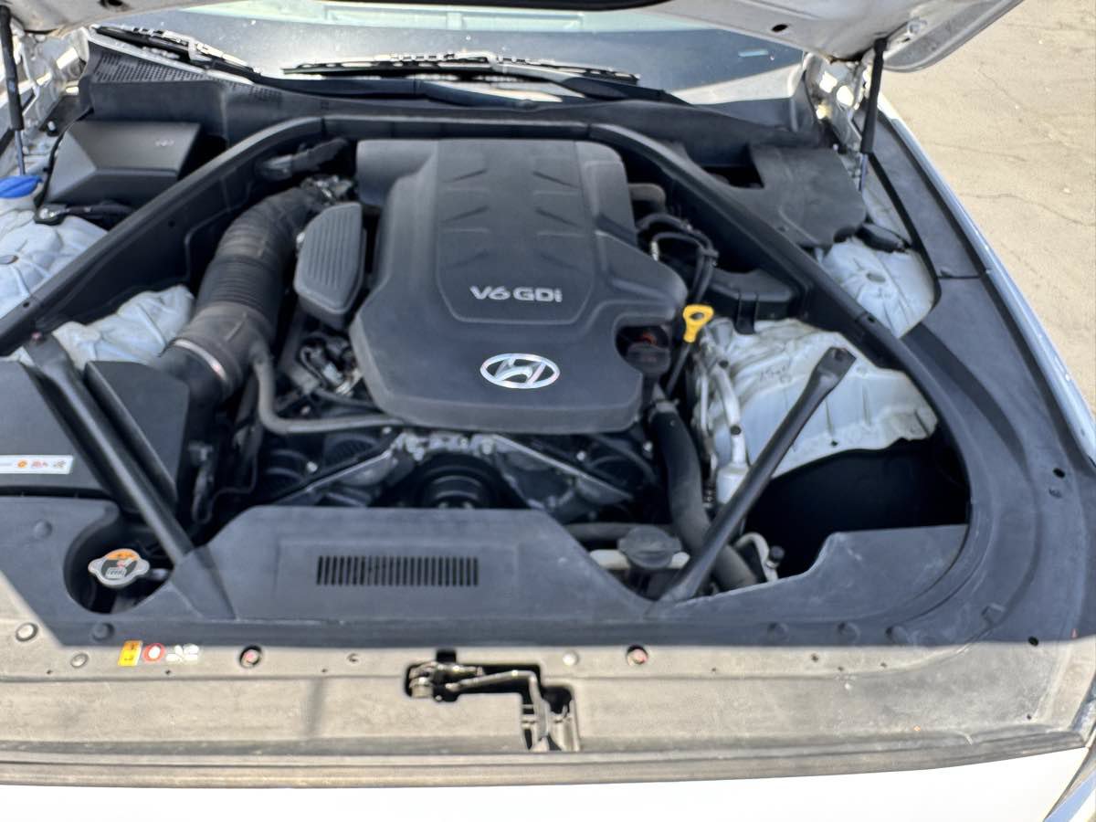 Used 2015 Hyundai Genesis 3.8 RWD image 24