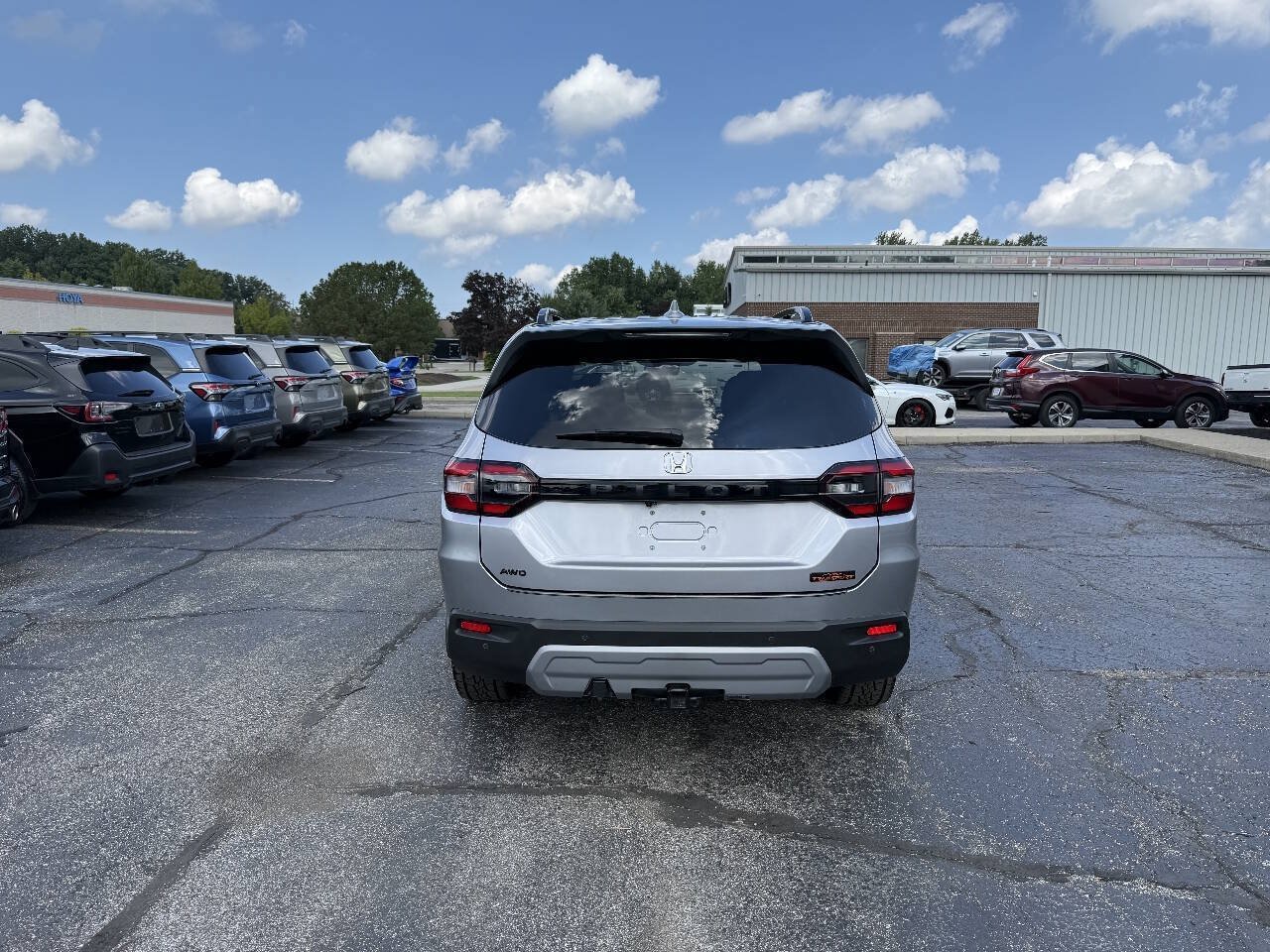 Used 2025 Honda Pilot TrailSport image 6