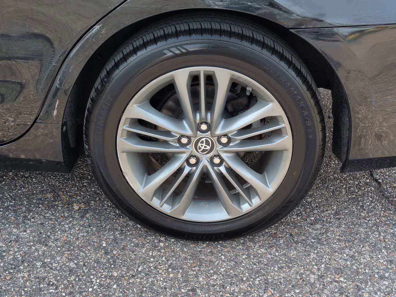 Used 2015 Toyota Camry SE w/ Moonroof Package FWD image 13
