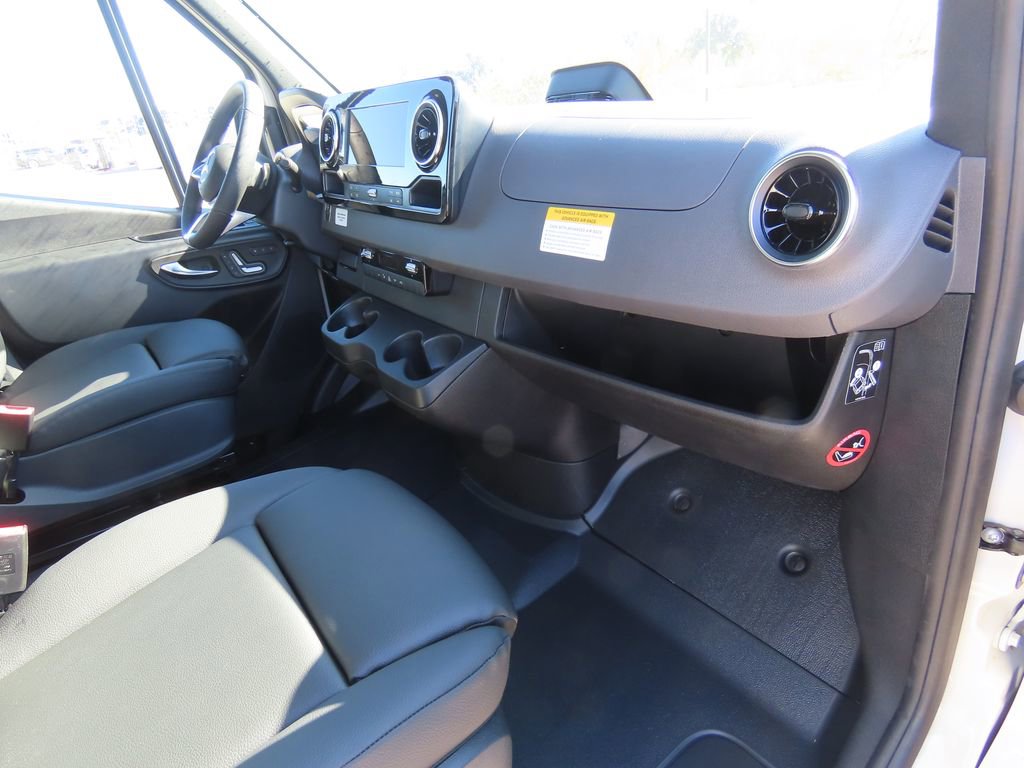 Used 2025 Mercedes-Benz Sprinter 2500 image 19
