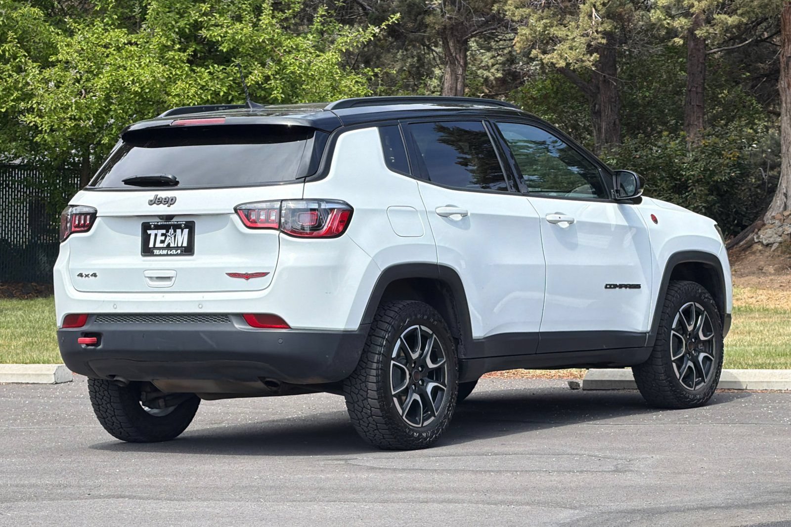 Used 2025 Jeep Compass Trailhawk AWD/4WD image 4