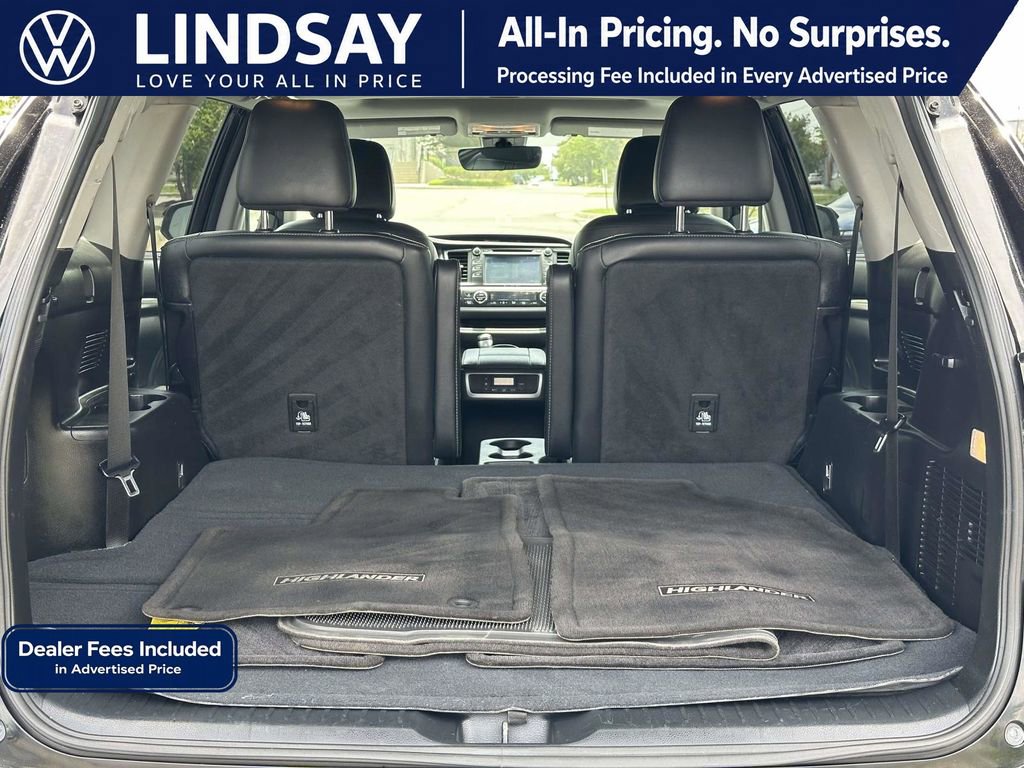 Used 2018 Toyota Highlander SE w/ Carpet Mat Package (TMS) AWD/4WD image 17