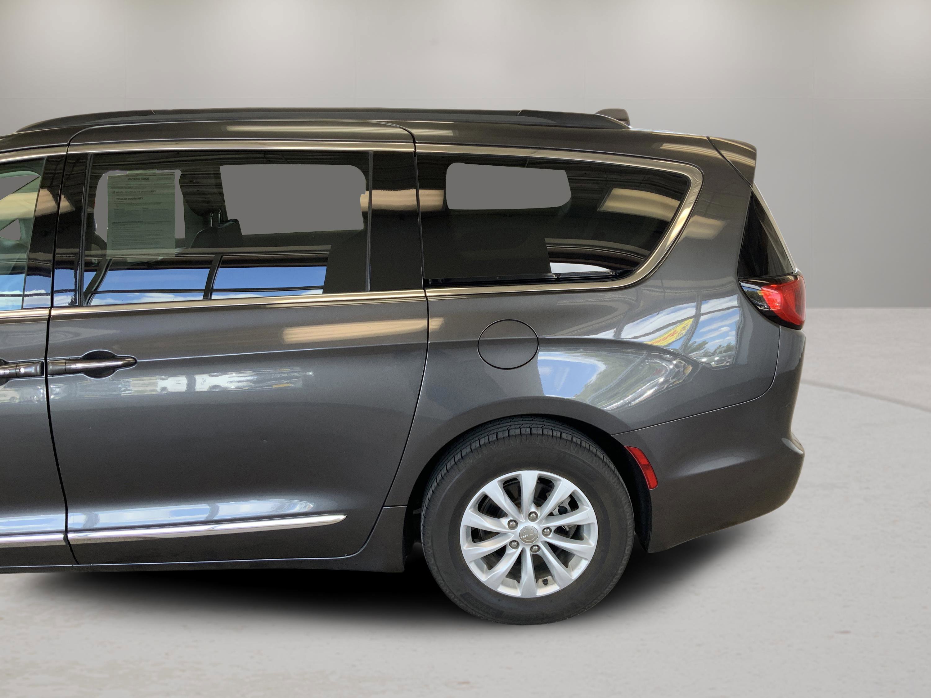 Used 2017 Chrysler Pacifica Touring-L FWD image 24