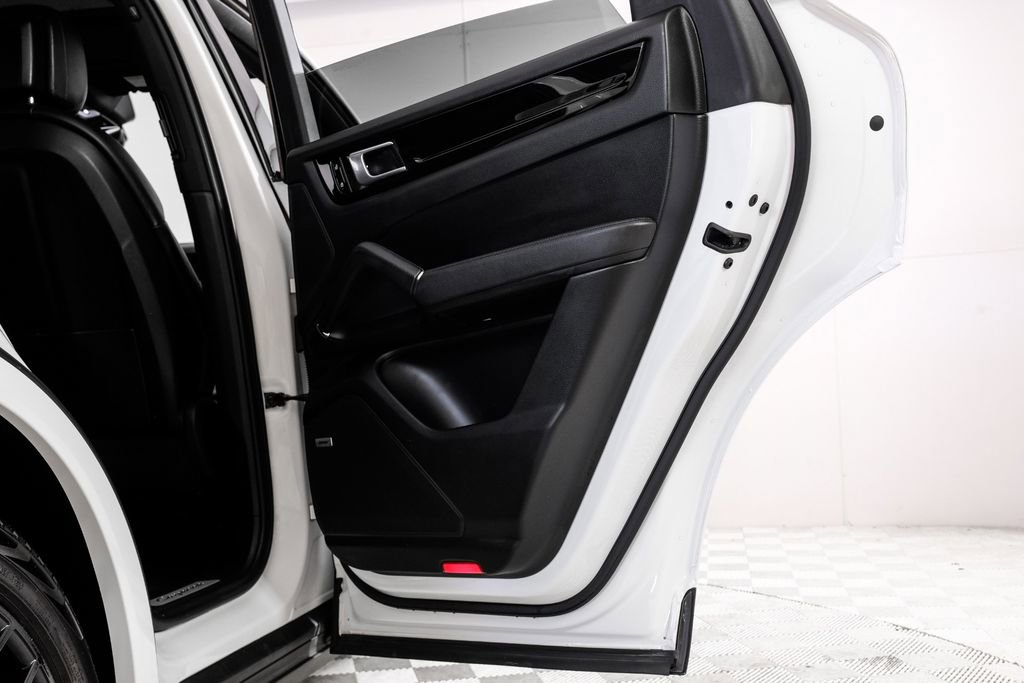 Used 2019 Porsche Cayenne S image 52