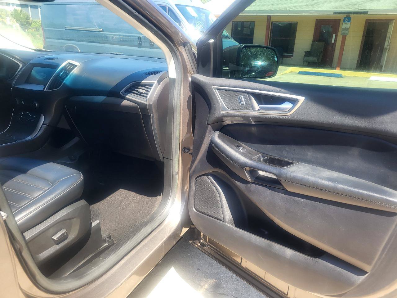 Used 2019 Ford Edge SEL w/ Equipment Group 201A FWD image 11