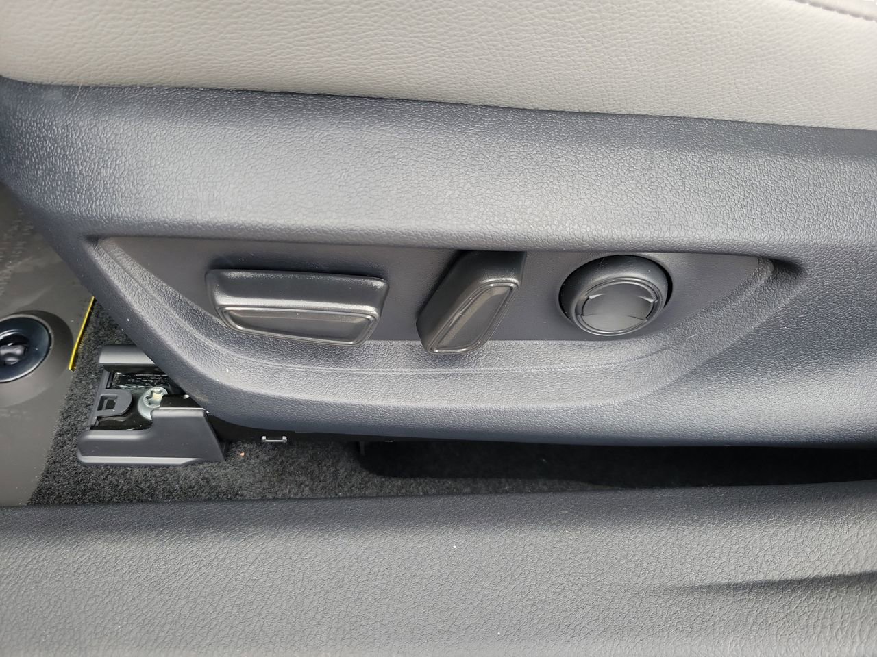 New 2026 Toyota Camry SE FWD image 18