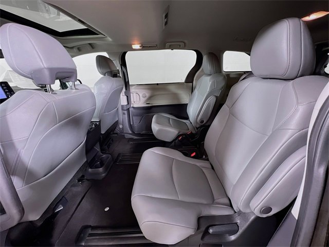 Used 2024 Toyota Sienna XLE image 23