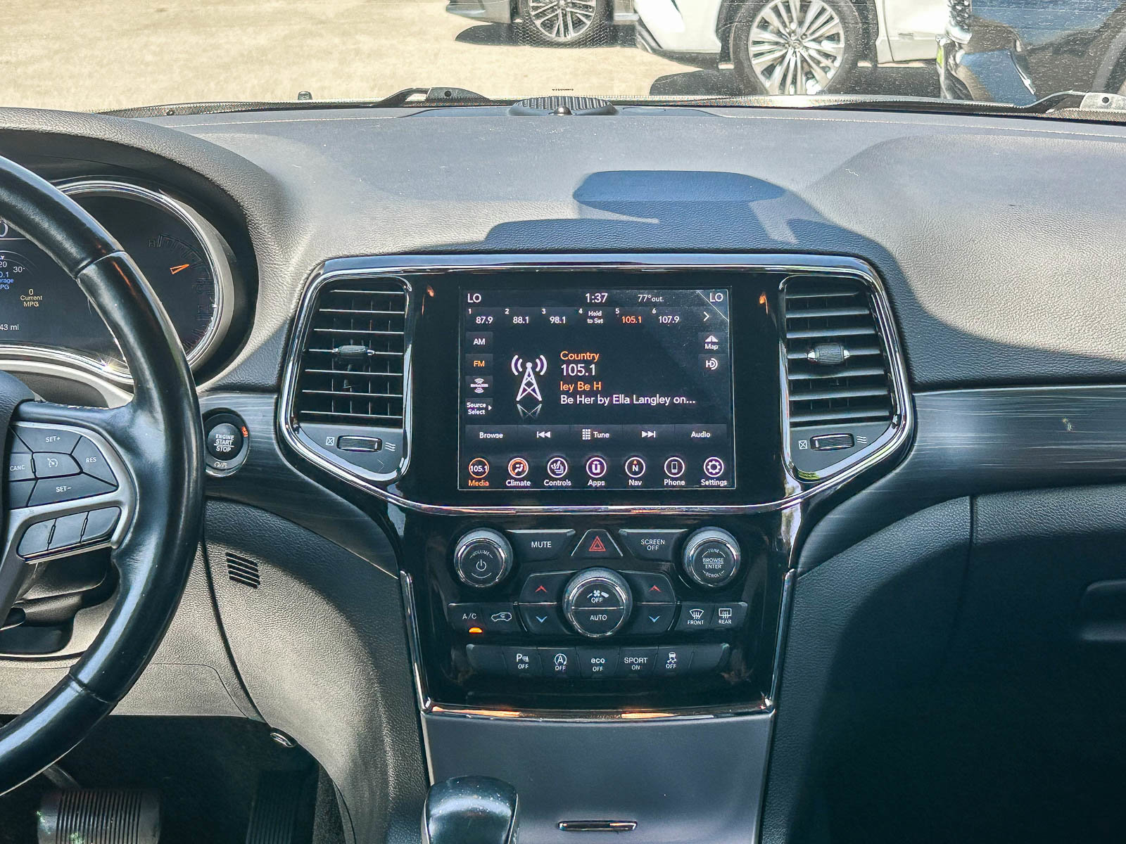 Used 2020 Jeep Grand Cherokee Laredo w/ Laredo X Package RWD image 13