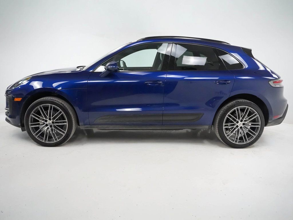 Certified 2025 Porsche Macan image 2
