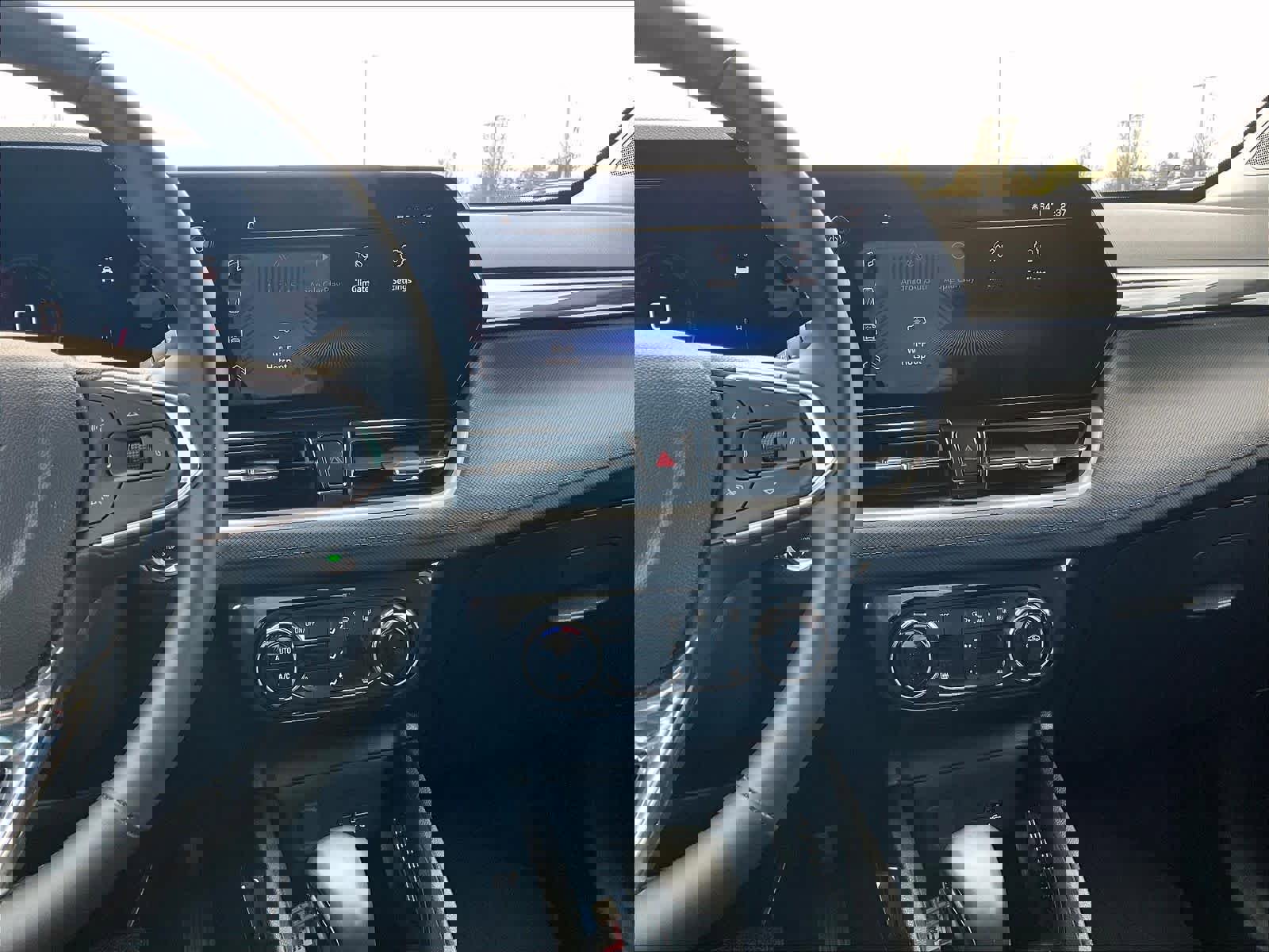 Used 2025 Chevrolet TrailBlazer LT w/ Convenience Package AWD/4WD image 27