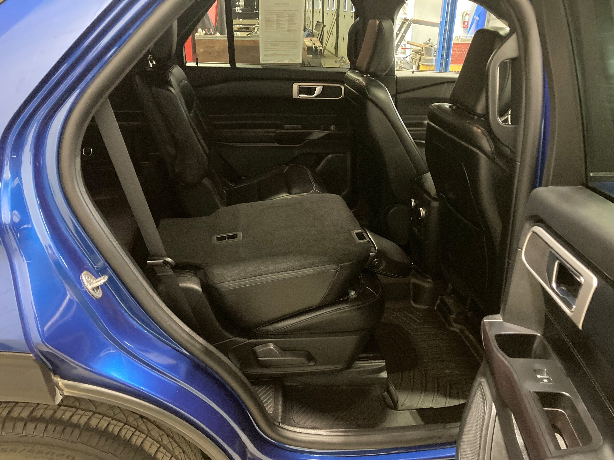 Used 2020 Ford Explorer XLT w/ Equipment Group 202A AWD/4WD image 10
