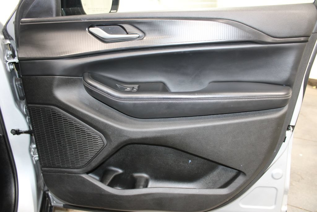 Used 2024 Jeep Grand Cherokee Altitude AWD/4WD image 35