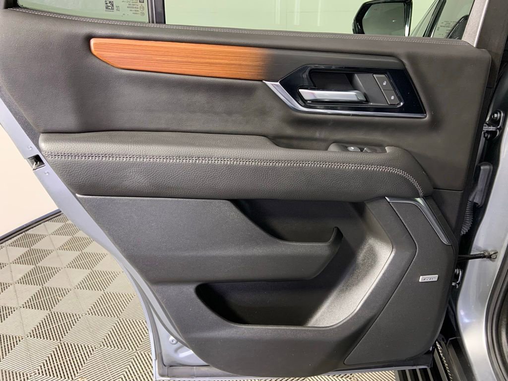 Used 2025 GMC Yukon Denali w/ Sun & Power Step Package image 21