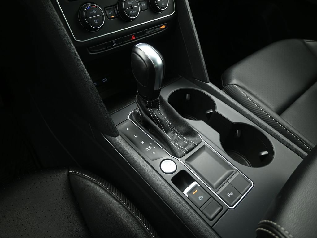 Used 2021 Volkswagen Atlas Cross Sport SE w/ Panoramic Sunroof Package image 17