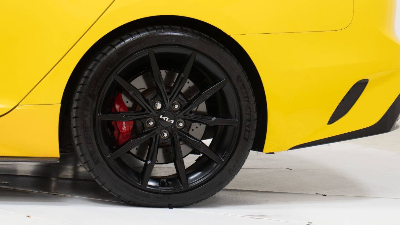 Used 2018 Kia Stinger GT2 AWD/4WD image 18