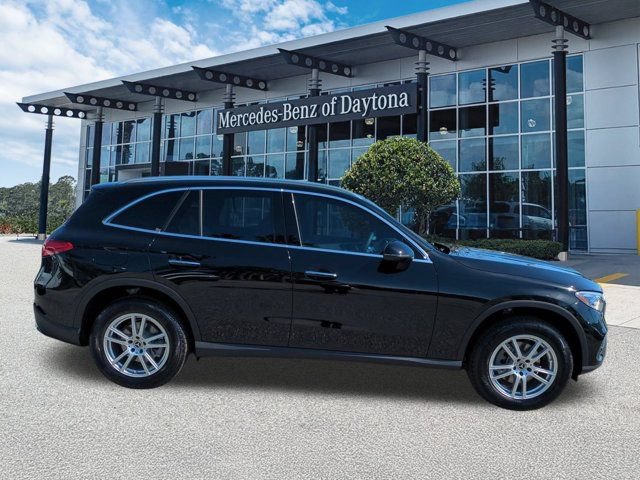Used 2026 Mercedes-Benz GLC 300 image 3