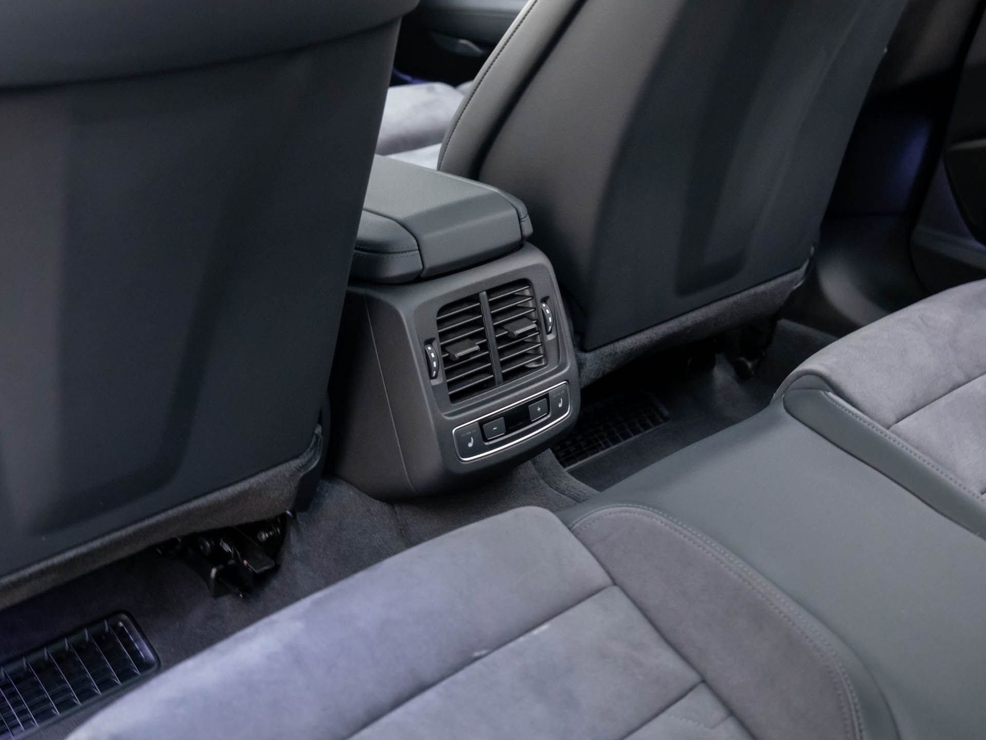 Used 2022 Audi e-tron GT Prestige w/ Prestige Package image 21