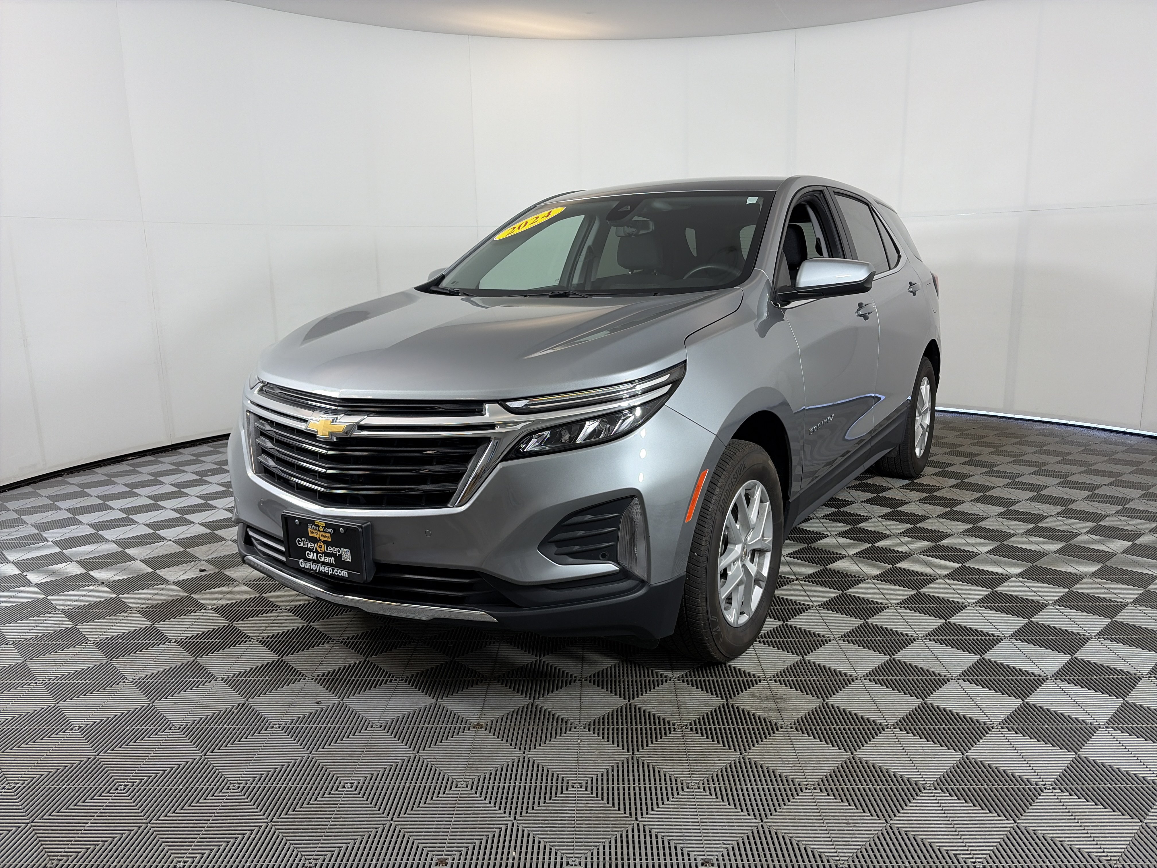 Used 2024 Chevrolet Equinox LT AWD/4WD image 2
