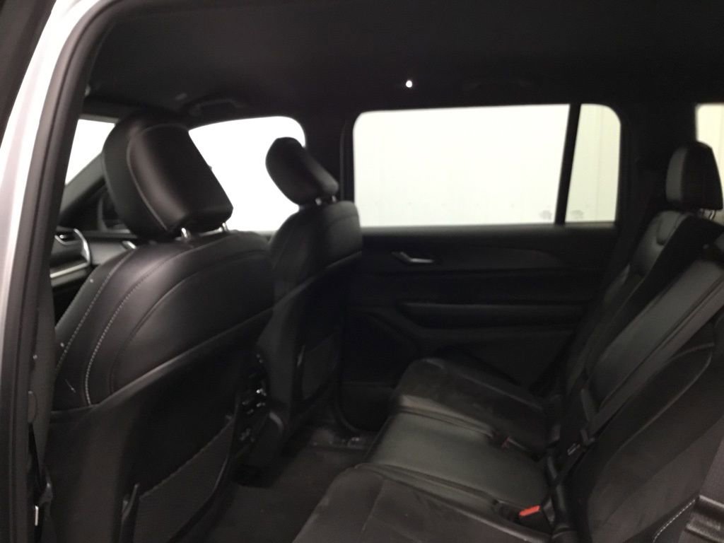 Used 2024 Jeep Grand Cherokee L Laredo AWD/4WD image 12