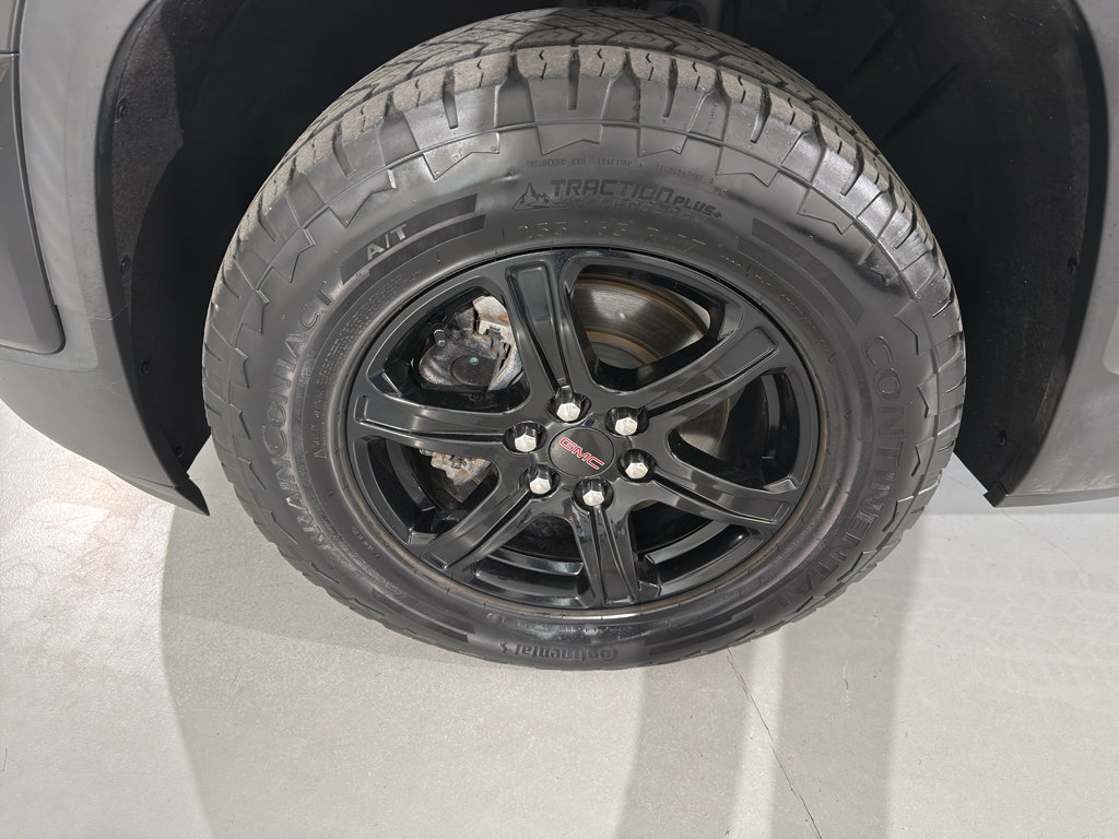Used 2023 GMC Acadia AT4 w/ Technology Package image 4