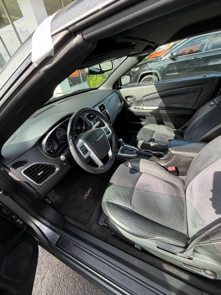 Used 2012 Chrysler 200 S FWD image 25