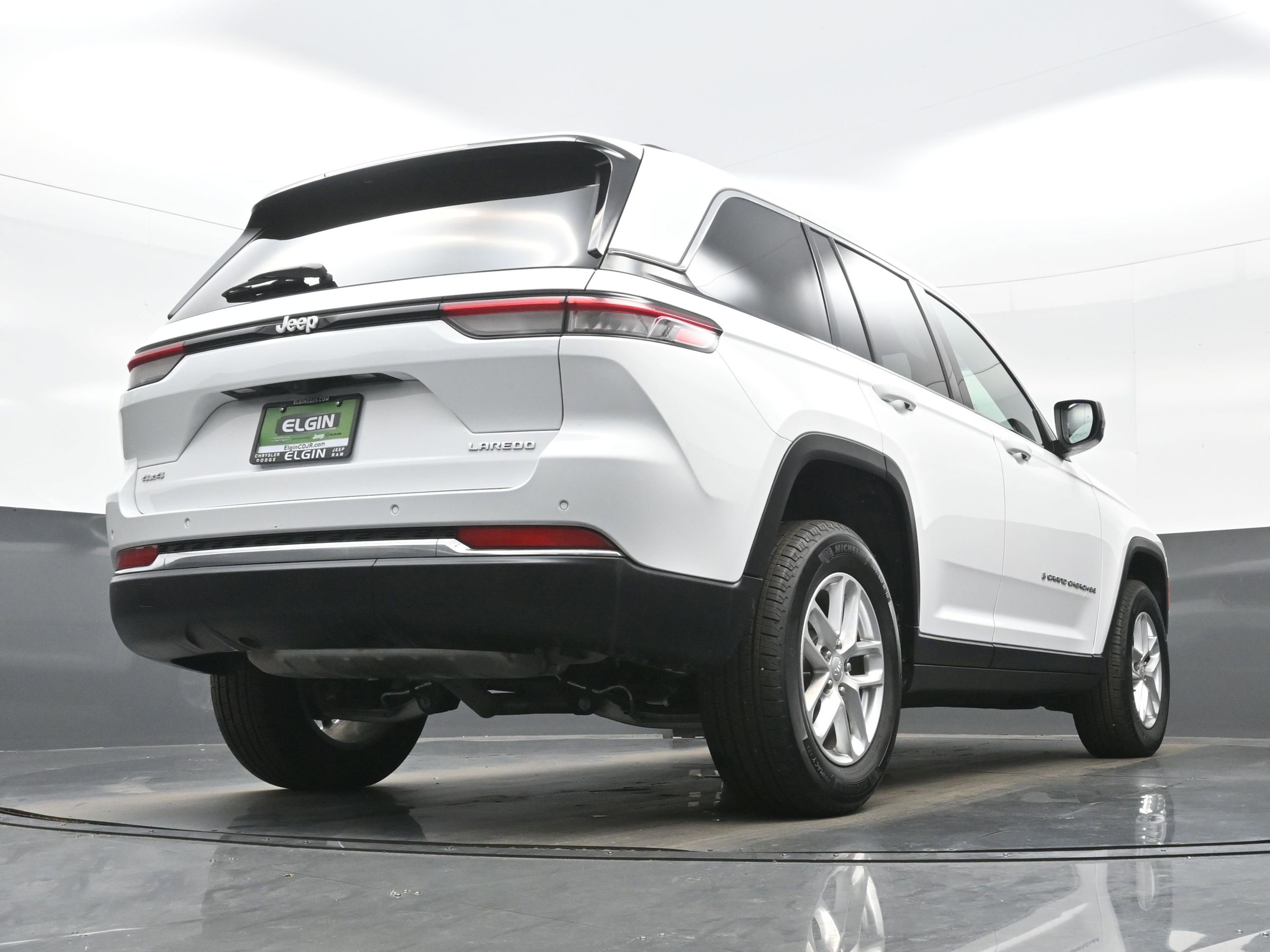 Used 2025 Jeep Grand Cherokee Laredo X w/ Luxury Tech Group I image 31