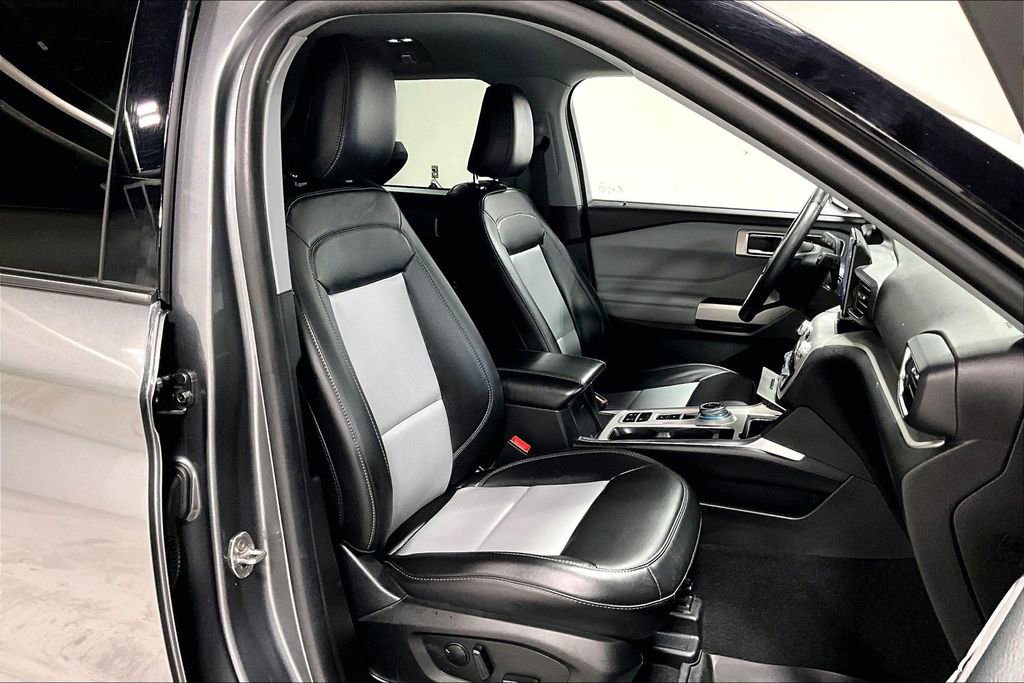 Used 2023 Ford Explorer XLT w/ Equipment Group 202A image 10