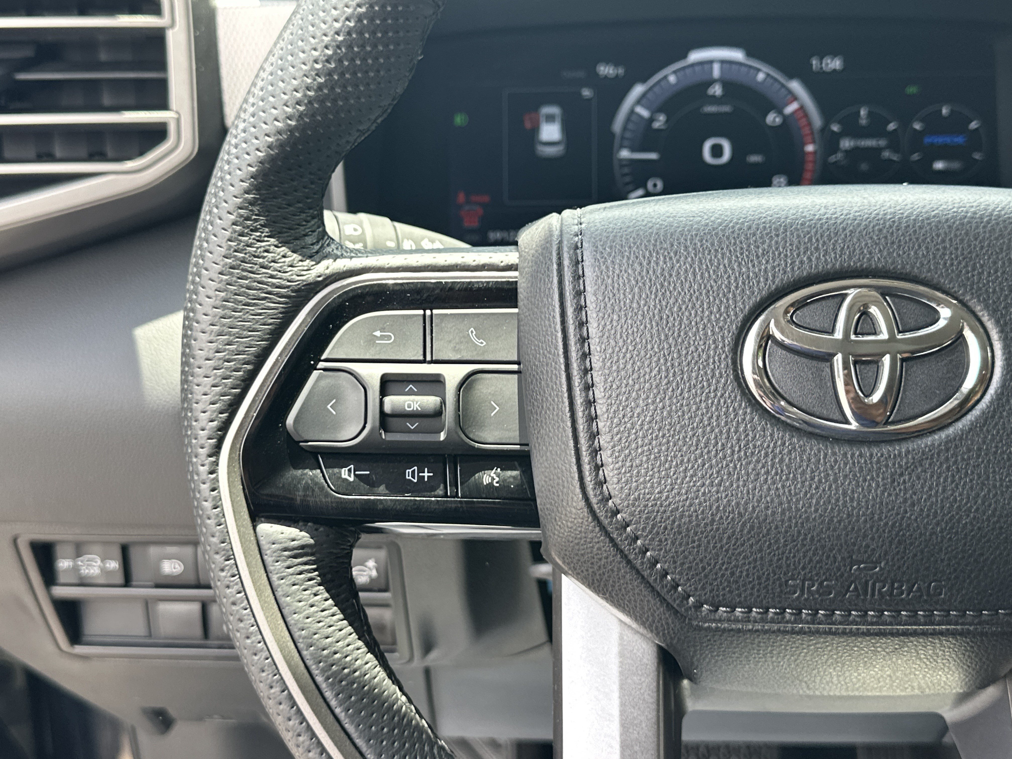 Used 2024 Toyota Sequoia Limited w/ Tow Technology Package AWD/4WD image 29
