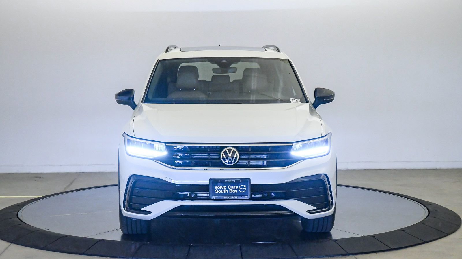 Used 2023 Volkswagen Tiguan SE R-Line image 7