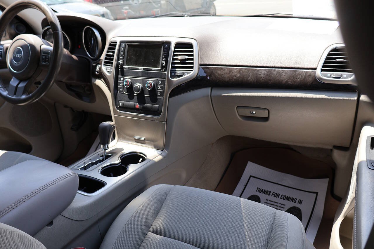 Used 2012 Jeep Grand Cherokee Laredo AWD/4WD image 23