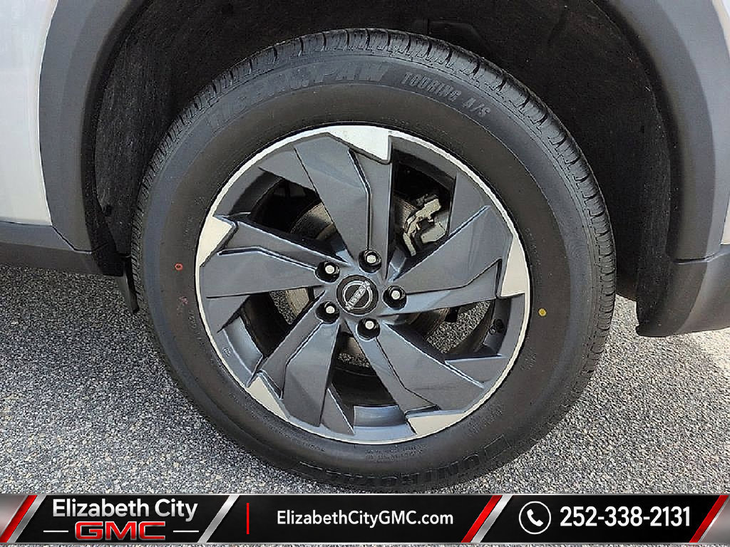 Used 2025 Nissan Rogue SV FWD image 25