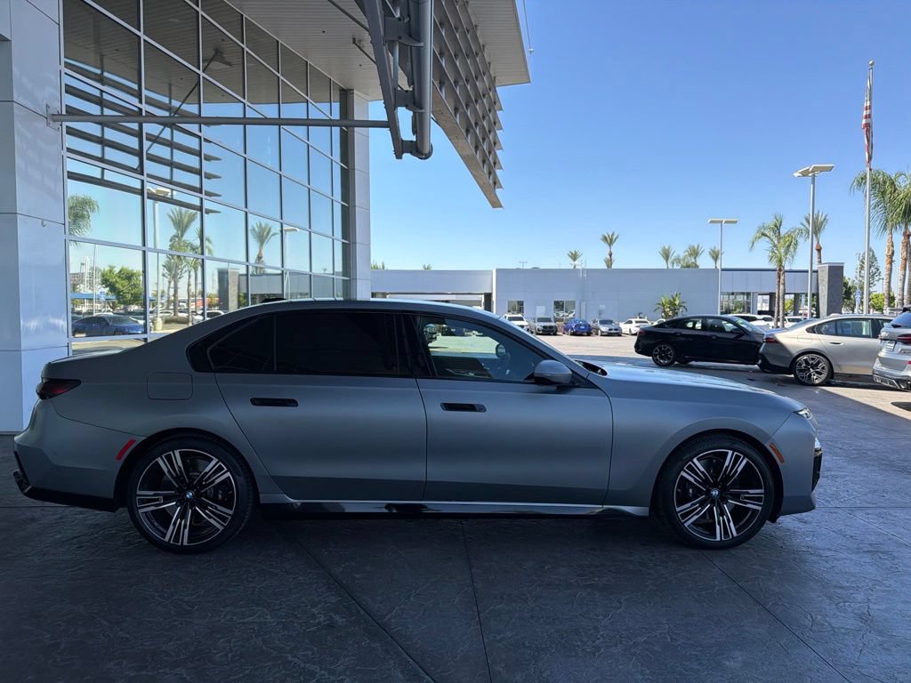 Used 2023 BMW 760i xDrive w/ Luxury Rear Seating Package AWD/4WD image 3