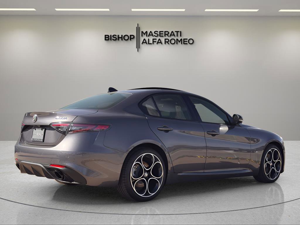 New 2026 Alfa Romeo Giulia w/ Driving Assist Package RWD image 8
