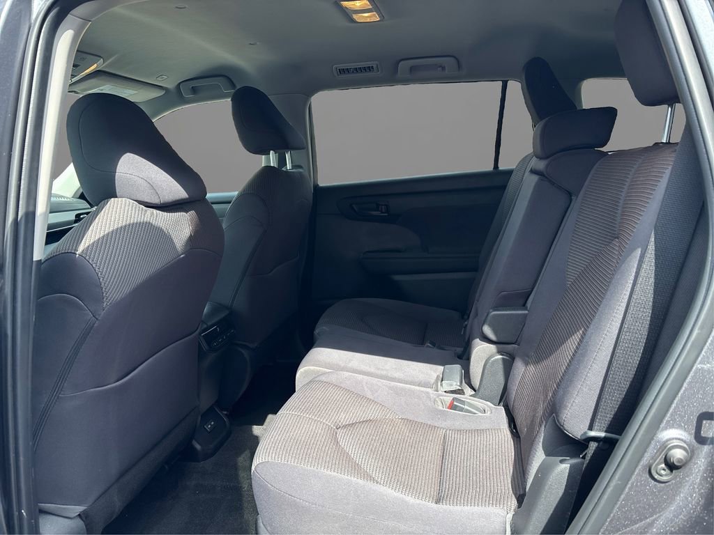 Used 2023 Toyota Highlander LE AWD/4WD image 10