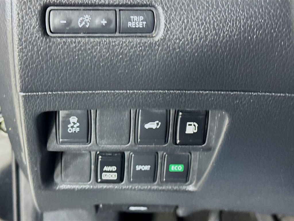Used 2018 Nissan Rogue SV AWD/4WD image 11
