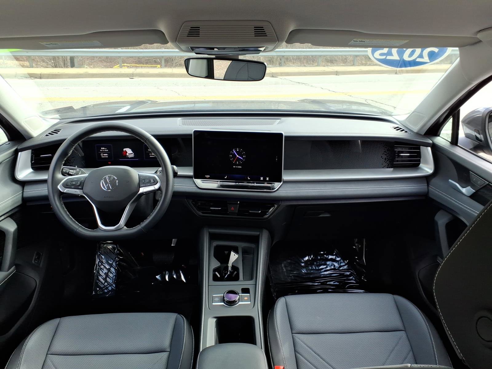 Certified 2025 Volkswagen Tiguan SE image 9