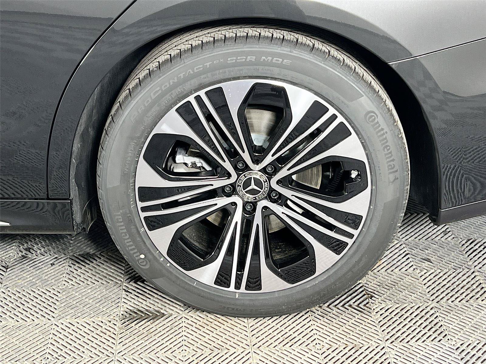 New 2026 Mercedes-Benz E 350 4MATIC Sedan image 32