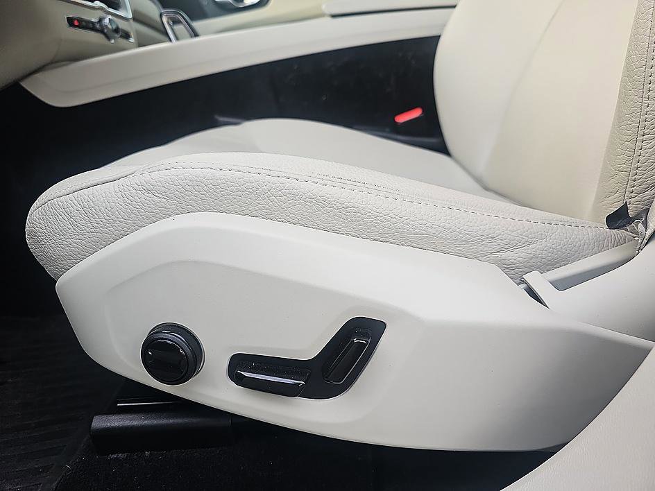 Used 2024 Volvo XC60 B5 Plus w/ Protection Package Premier image 15