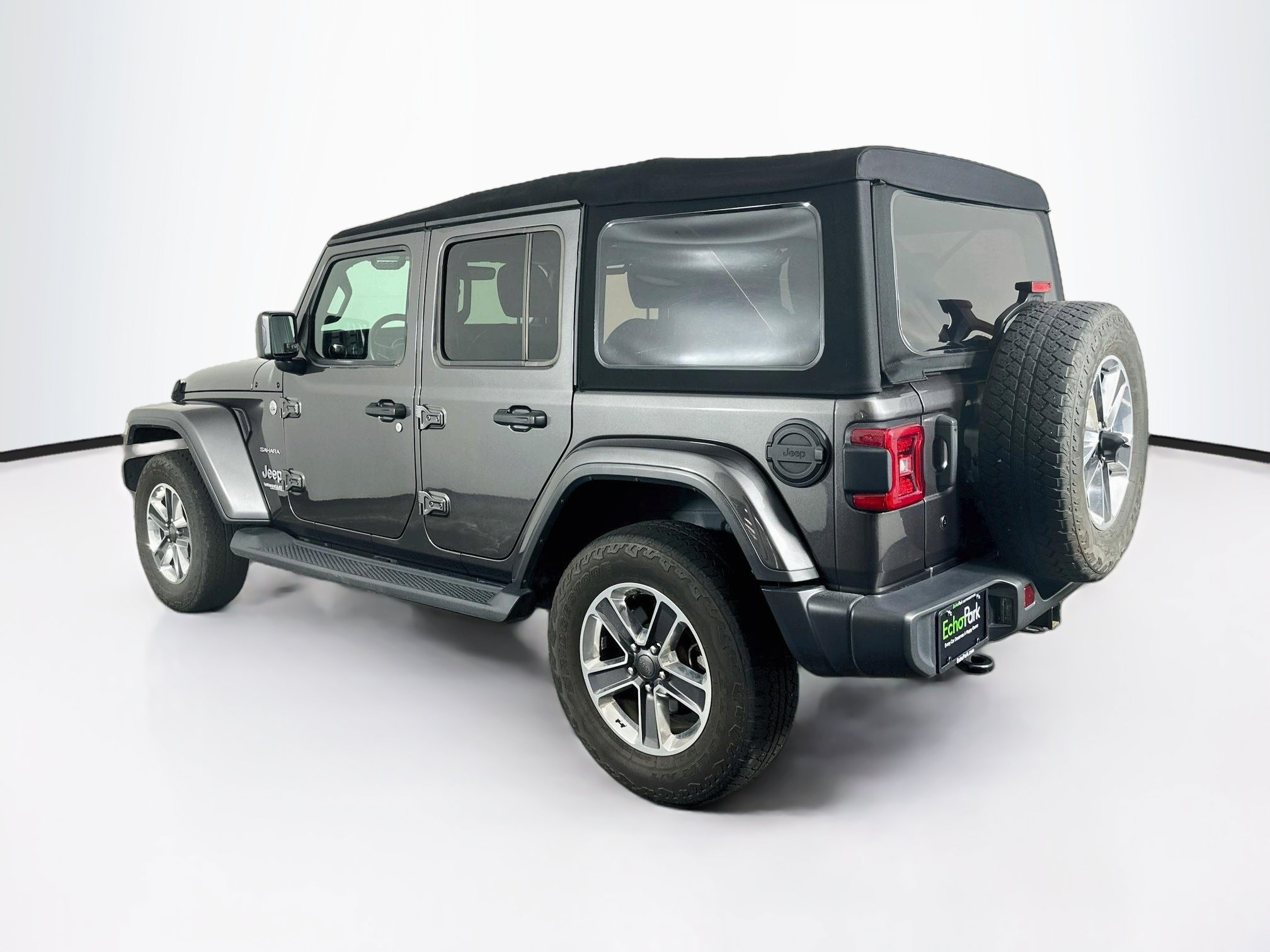 Used 2018 Jeep Wrangler Unlimited Sahara w/ Cold Weather Group AWD/4WD image 5