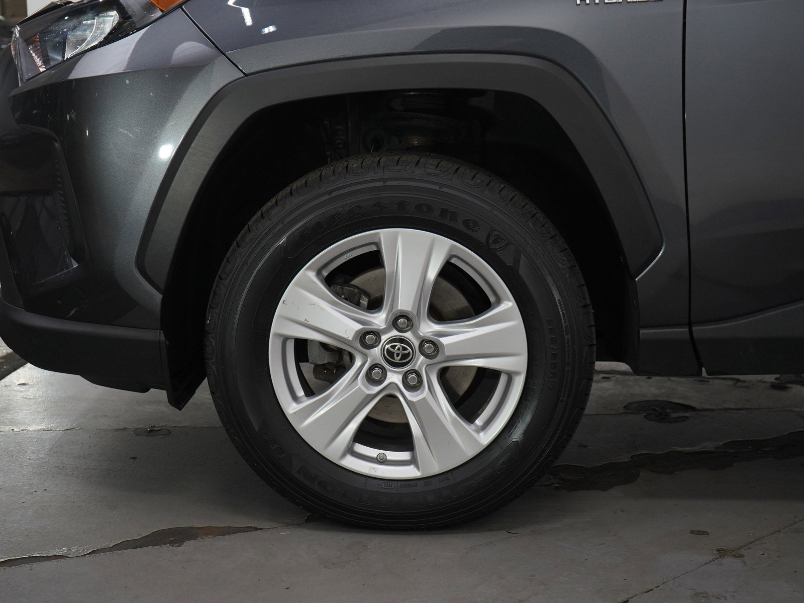 Used 2021 Toyota RAV4 LE AWD/4WD image 28