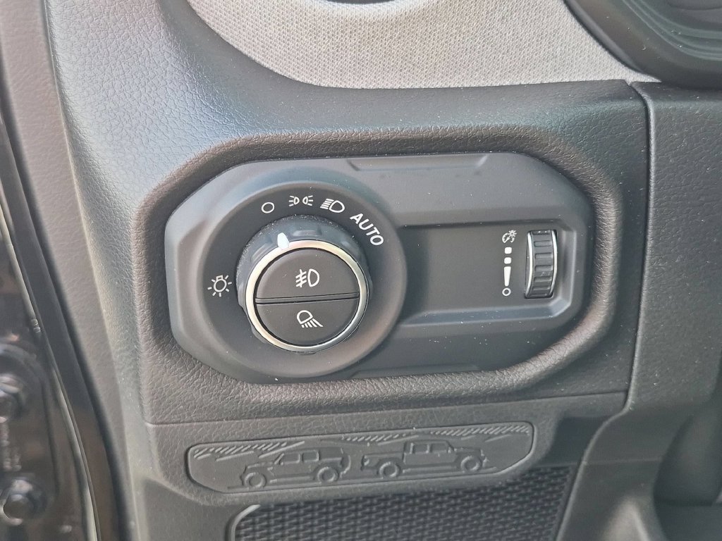 Certified 2024 Jeep Gladiator Sport AWD/4WD image 12