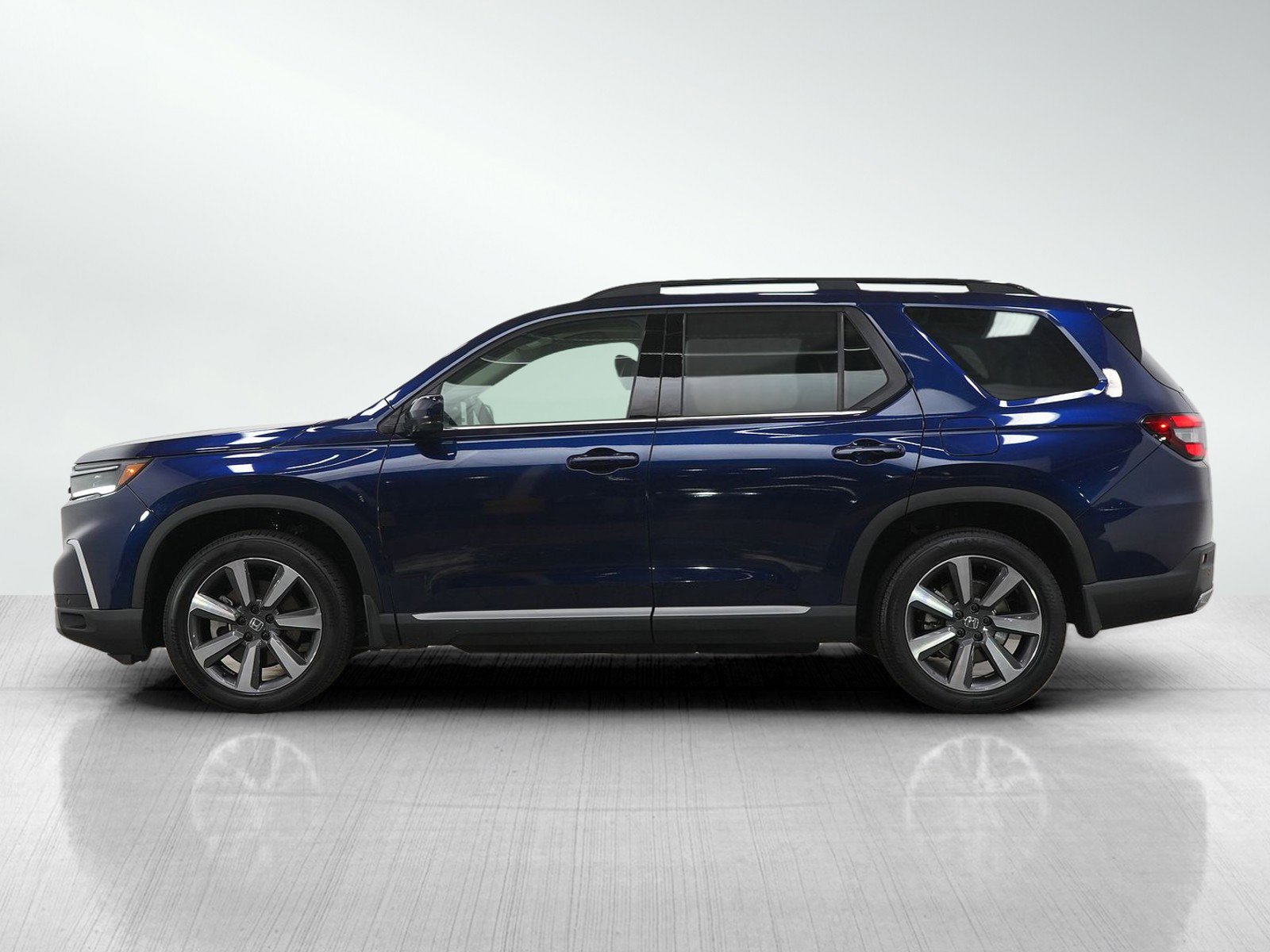 Used 2024 Honda Pilot Touring image 2