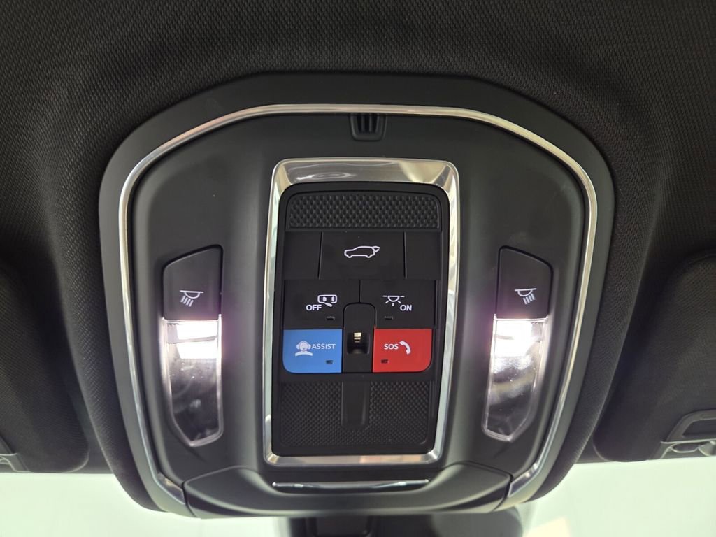 Certified 2025 Jeep Grand Cherokee Limited image 22