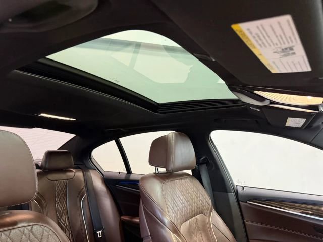 Used 2019 BMW 540i w/ M Sport Package image 29