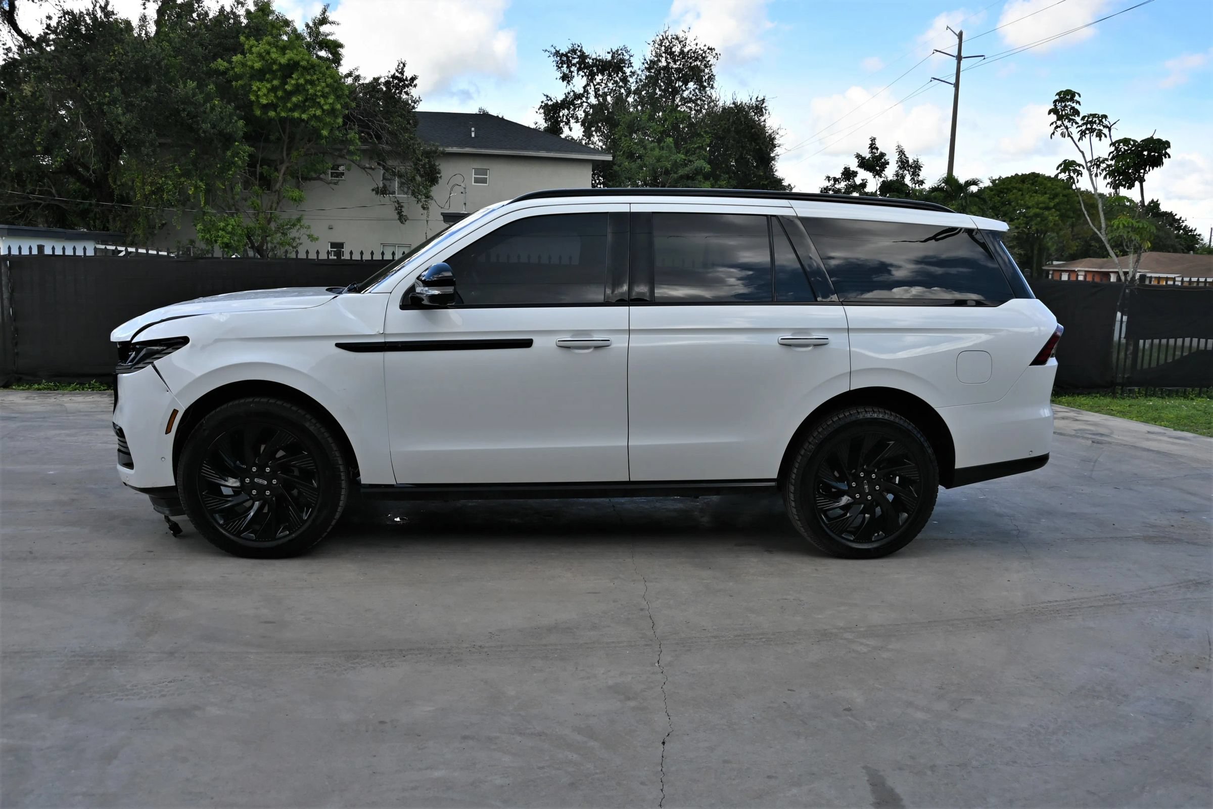 Used 2025 Lincoln Navigator Reserve w/ Jet Appearance Package AWD/4WD image 6