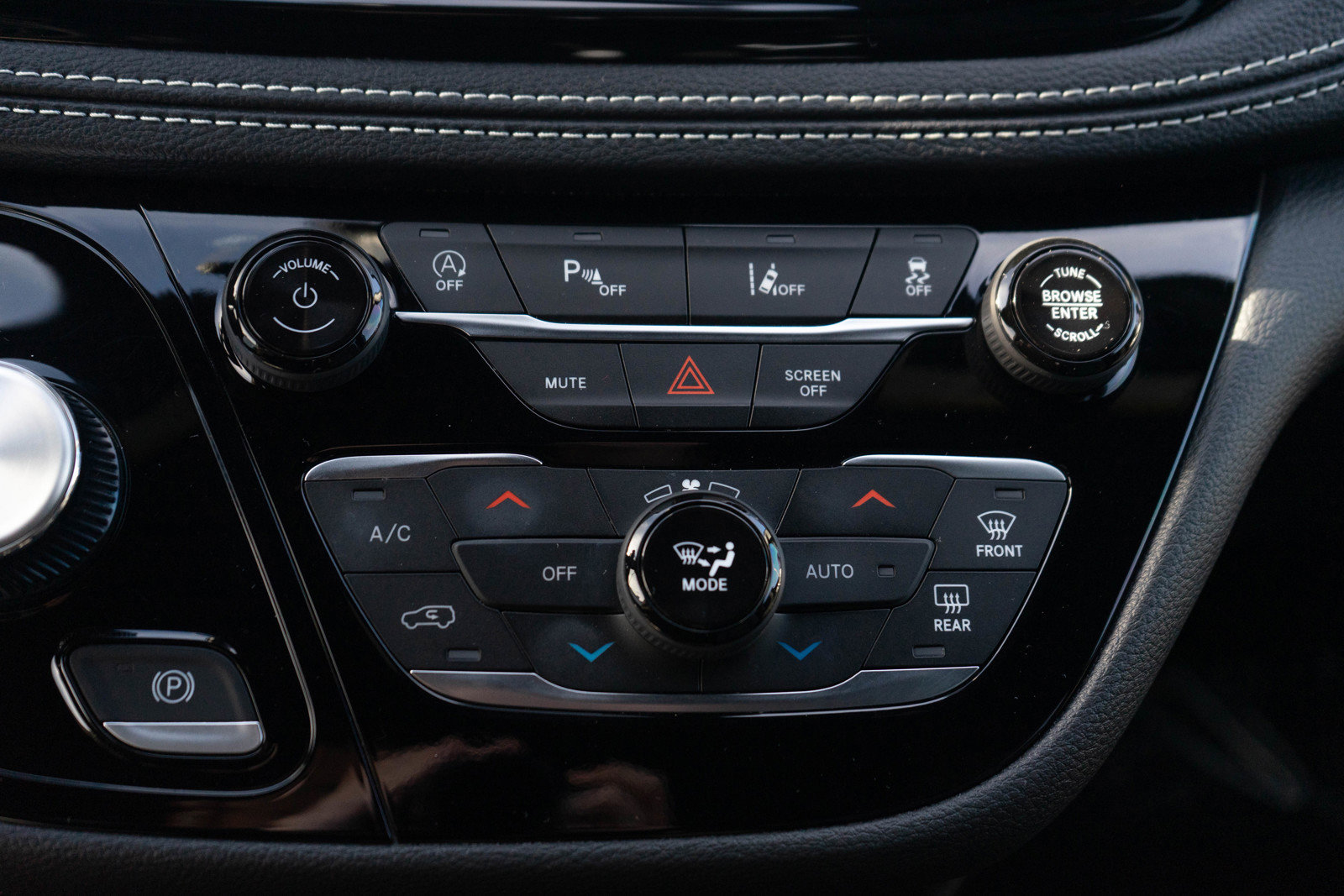 Used 2024 Chrysler Pacifica Touring-L w/ S Appearance Package image 16