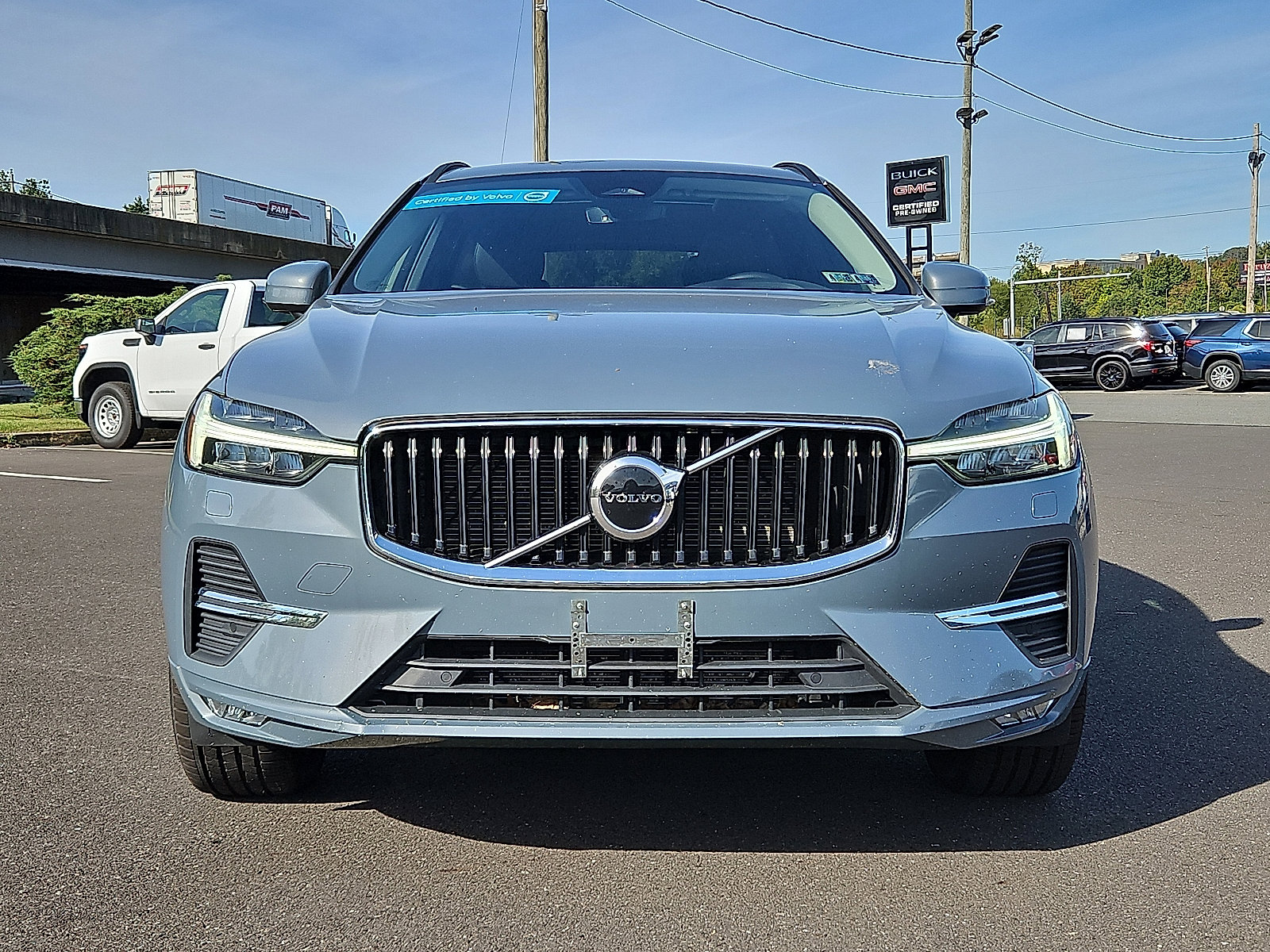 Certified 2022 Volvo XC60 B5 Momentum w/ Climate Package image 2
