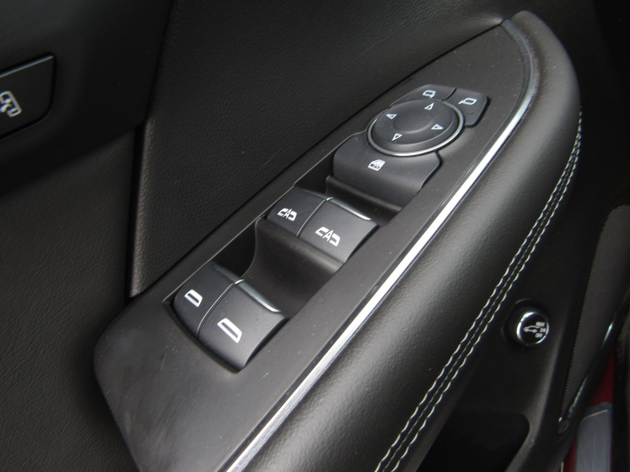 Used 2024 Buick Envision Avenir AWD/4WD image 22